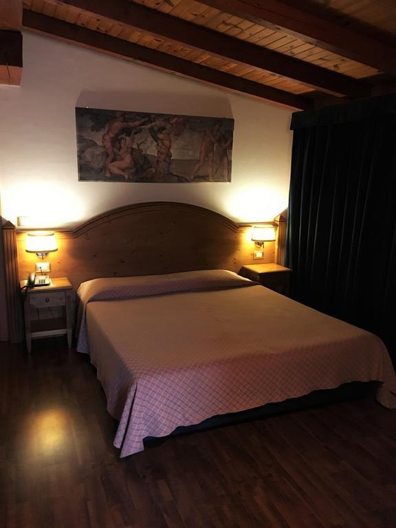 Albergo Scarpone Forni Avoltri Exteriör bild
